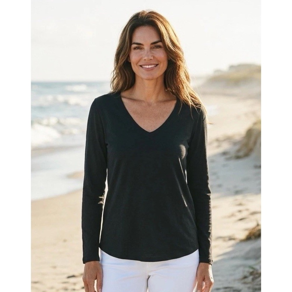 New LILLY PULITZER Top Size Medium M Long Sleeve V Neck T Shirt‎ Black Onyx Top